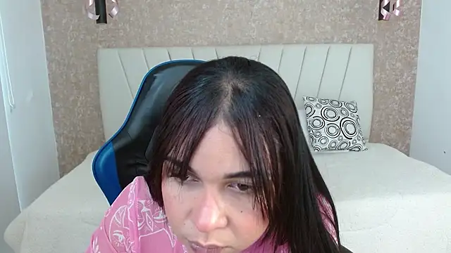 Snapshot of AliceSmiith_ chatting on 10-19-25, 05:59 AliceSmiith online show from 10-19-25, 05:59