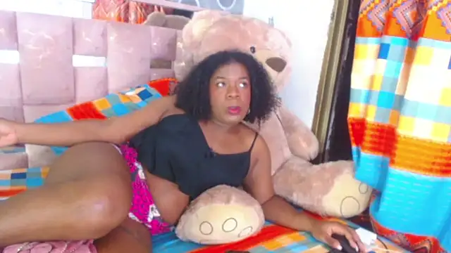 Snapshot of LicyEvans1 chatting on 05-19-26, 02:18 LicyEvans1 online show from 05-19-26, 02:18