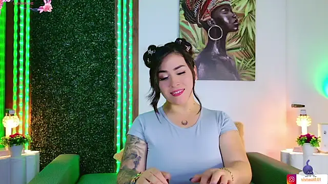 sarawolff online show from 06-10-26, 05:52