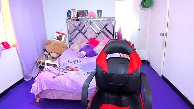 Luna Analya online show from 04-15-26, 04:22