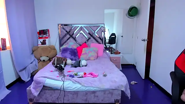 Luna Analya online show from 04-07-26, 01:57