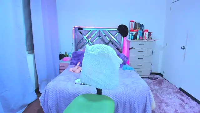 Luna Analya online show from 10-31-25, 11:11