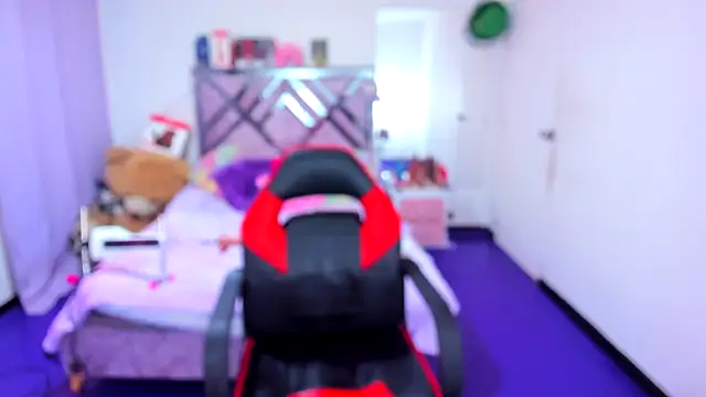 Luna Analya online show from 04-17-26, 01:36