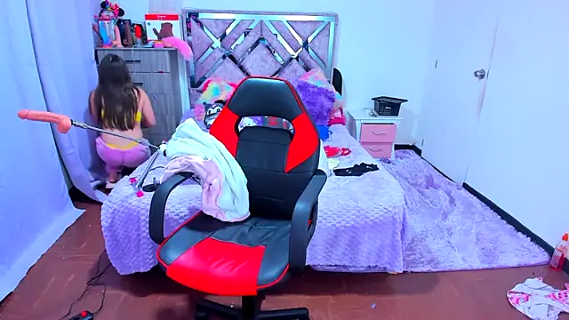 Luna Analya online show from 12-20-25, 12:57