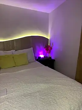 Vicky Saidi online show from 12-20-25, 10:29