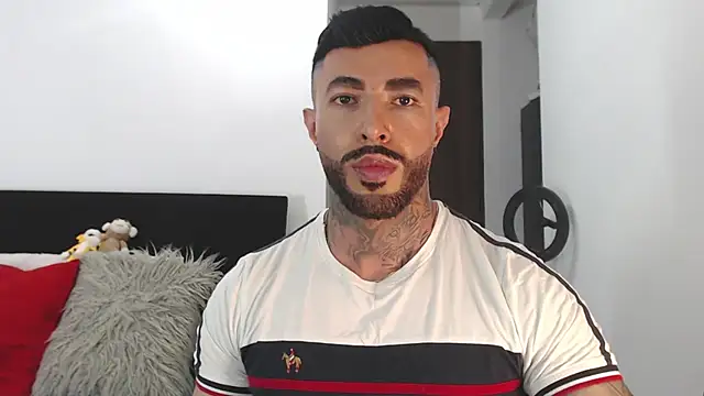 Snapshot of andrea_de_lucaa chatting on 05-13-26, 03:24 andrea de lucaa online show from 05-13-26, 03:24