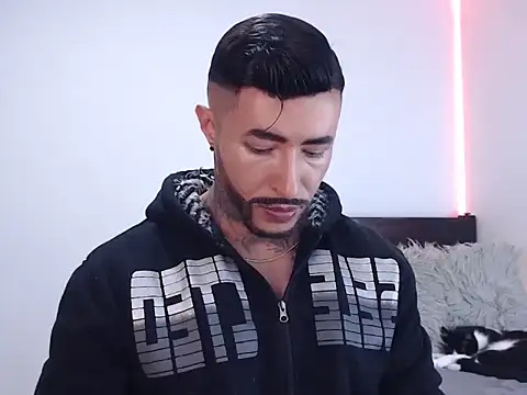 andrea de lucaa online show from 11-22-25, 04:11