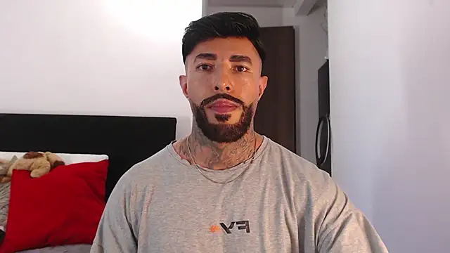 Snapshot of andrea_de_lucaa chatting on 06-02-26, 04:45 andrea de lucaa online show from 06-02-26, 04:45