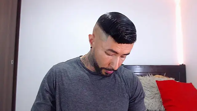 andrea de lucaa online show from 02-10-26, 03:49