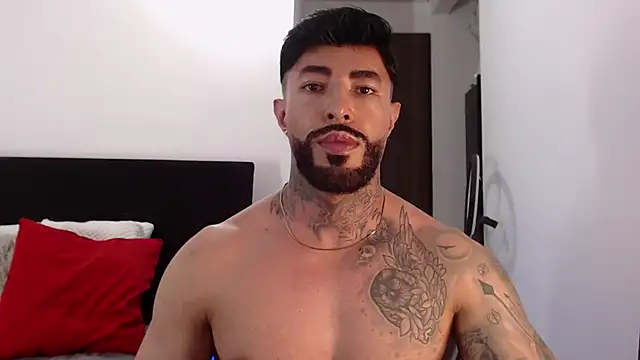Snapshot of andrea_de_lucaa chatting on 06-05-26, 03:33 andrea de lucaa online show from 06-05-26, 03:33