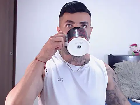 andrea de lucaa online show from 12-03-25, 04:13