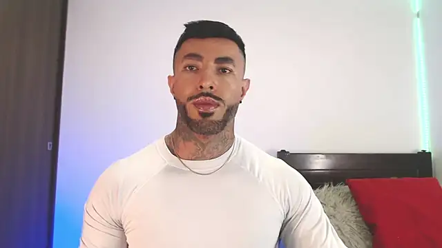 Snapshot of andrea_de_lucaa chatting on 04-23-26, 04:41 andrea de lucaa online show from 04-23-26, 04:41