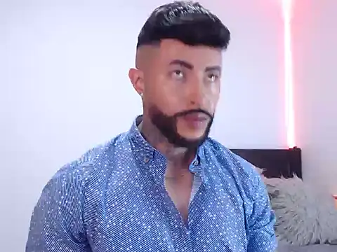 andrea de lucaa online show from 10-17-25, 03:43