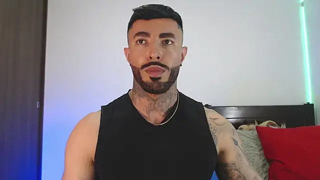Snapshot of andrea_de_lucaa chatting on 04-24-26, 01:18 andrea de lucaa online show from 04-24-26, 01:18