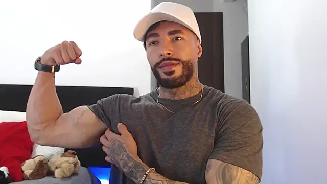 Snapshot of andrea_de_lucaa chatting on 05-28-26, 03:36 andrea de lucaa online show from 05-28-26, 03:36
