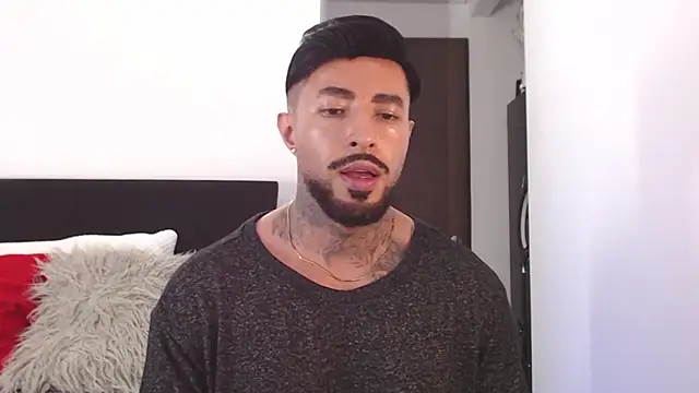 Snapshot of andrea_de_lucaa chatting on 06-11-26, 04:42 andrea de lucaa online show from 06-11-26, 04:42