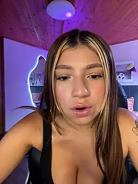 Snapshot of Isabella18_pink chatting on 07-08-26, 05:57 Isabella18 pink online show from 07-08-26, 05:57