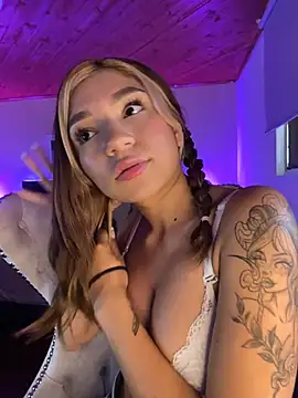 Snapshot of Isabella18_pink chatting on 05-26-26, 07:56 Isabella18 pink online show from 05-26-26, 07:56