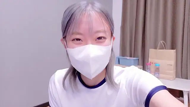 Nana  ch online show from 10-31-25, 04:20