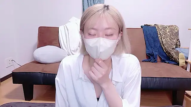 Snapshot of Nana__ch chatting on 05-19-26, 12:01 Nana ch online show from 05-19-26, 12:01