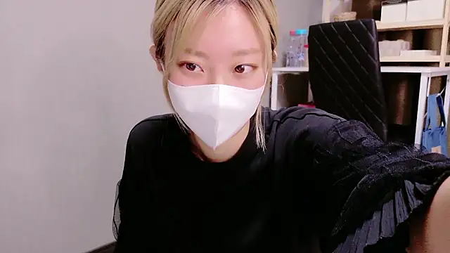 Nana  ch online show from 10-22-25, 11:09