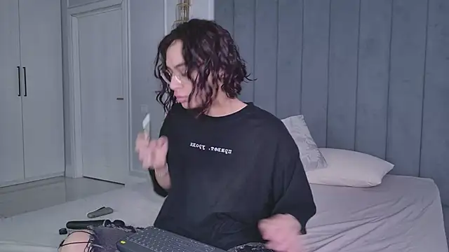 VioletAsh online show from 05-22-26, 04:21