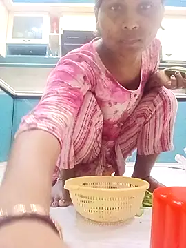 Snapshot of Sneha16 chatting on 10-08-25, 03:30 Sneha16 online show from 10-08-25, 03:30