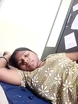 Snapshot of Sneha16 chatting on 09-16-25, 05:03 Sneha16 online show from 09-16-25, 05:03