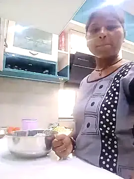 Snapshot of Sneha16 chatting on 09-11-25, 03:06 Sneha16 online show from 09-11-25, 03:06