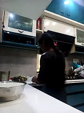 Snapshot of Sneha16 chatting on 10-24-25, 03:27 Sneha16 online show from 10-24-25, 03:27