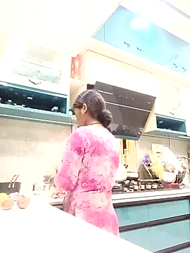 Snapshot of Sneha16 chatting on 09-09-25, 03:05 Sneha16 online show from 09-09-25, 03:05