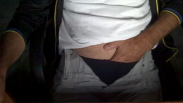 Snapshot of velikifant7 chatting on 11-12-25, 05:33 velikifant7 online show from 11-12-25, 05:33