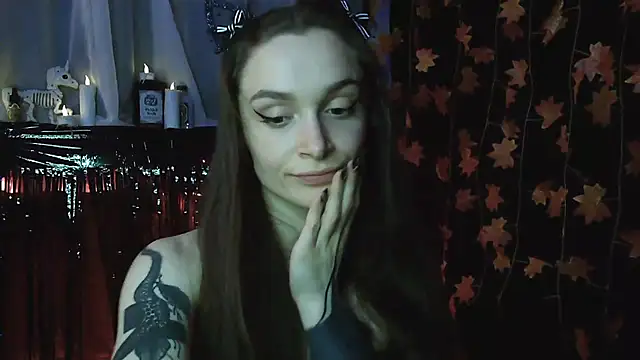   Leyla   online show from 10-18-25, 07:49