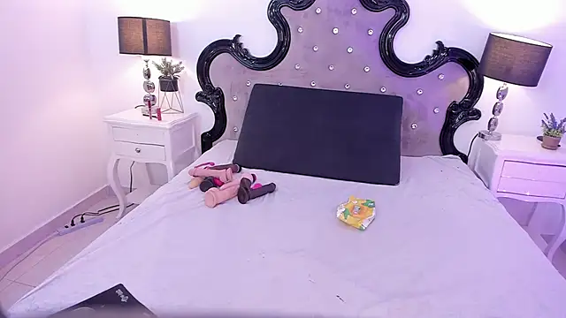 Snapshot of _analyy_ chatting on 10-30-25, 08:06 analyy online show from 10-30-25, 08:06