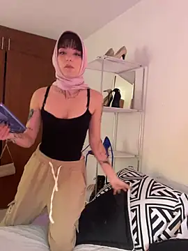 Snapshot of AriaBlush_18 chatting on 09-27-25, 10:38 AriaBlush 18 online show from 09-27-25, 10:38