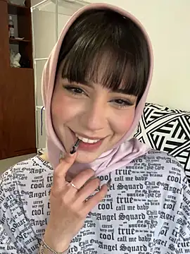 Snapshot of AriaBlush_18 chatting on 09-28-25, 10:17 AriaBlush 18 online show from 09-28-25, 10:17