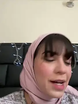 Snapshot of AriaBlush_18 chatting on 10-11-25, 07:26 AriaBlush 18 online show from 10-11-25, 07:26