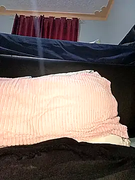 Snapshot of ewatyu chatting on 11-25-25, 04:02 ewatyu online show from 11-25-25, 04:02