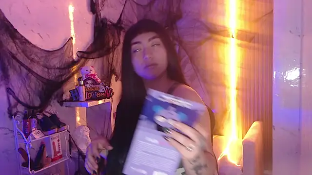 Sophia tf online show from 10-30-25, 01:31