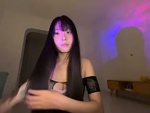 Snapshot of 77momomo chatting on 10-13-25, 04:19 77momomo online show from 10-13-25, 04:19