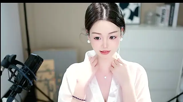 abbyli12 online show from 12-18-25, 04:11