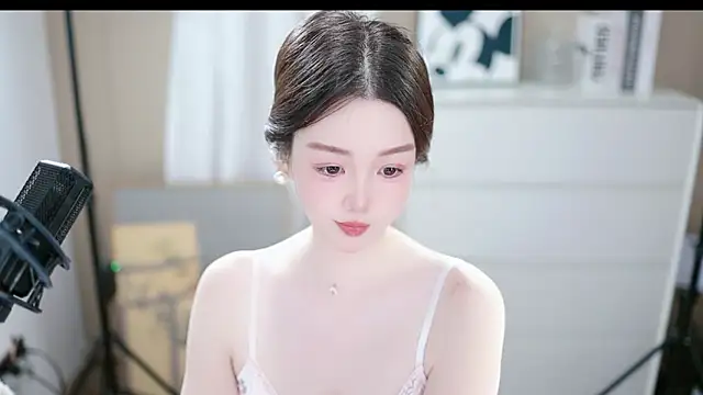 abbyli12 online show from 10-29-25, 02:16