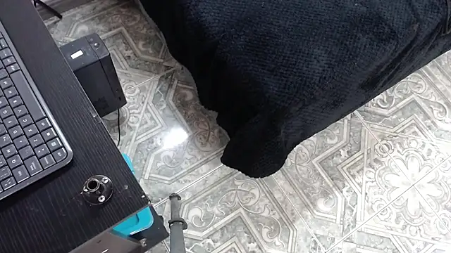 Snapshot of poison_doll2 chatting on 02-10-26, 01:54 poison doll2 online show from 02-10-26, 01:54