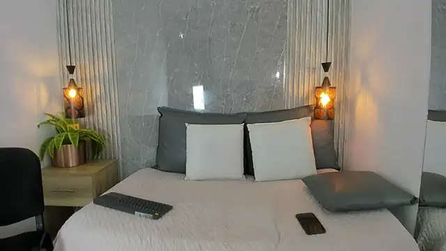 Dominic Taylor  online show from 10-24-25, 03:27