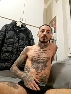 Snapshot of Robe420 chatting on 11-06-25, 04:22 Robe420 online show from 11-06-25, 04:22