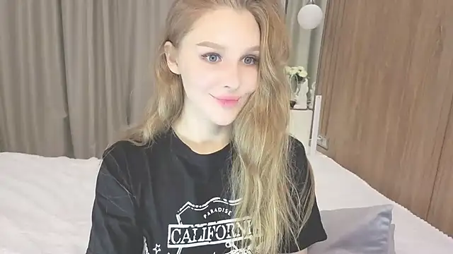 Snapshot of Brigitte_Bardot chatting on 10-11-25, 04:46 Brigitte Bardot online show from 10-11-25, 04:46