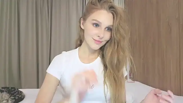 Snapshot of Brigitte_Bardot chatting on 09-22-25, 06:41 Brigitte Bardot online show from 09-22-25, 06:41