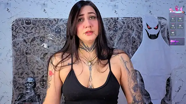 Snapshot of andrea_miller1 chatting on 10-29-25, 01:48 andrea miller1 online show from 10-29-25, 01:48