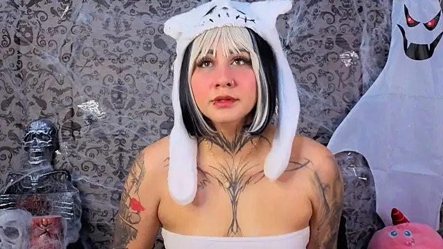 Snapshot of andrea_miller1 chatting on 10-22-25, 10:08 andrea miller1 online show from 10-22-25, 10:08