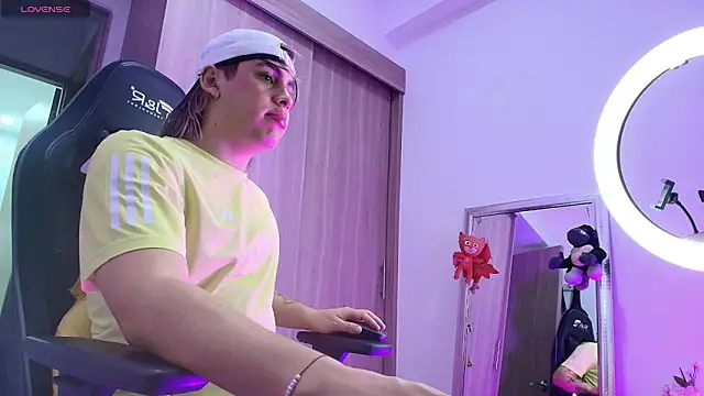 brunothompson3 online show from 10-21-25, 01:38